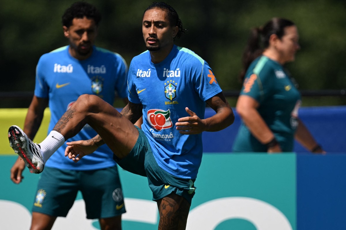 Raphinha em treino da seleção brasileira antes do jogo contra a Noruega