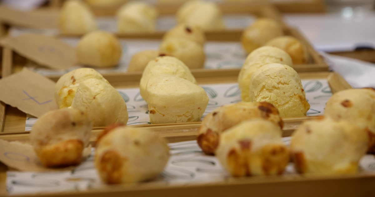Pães de queijo assados