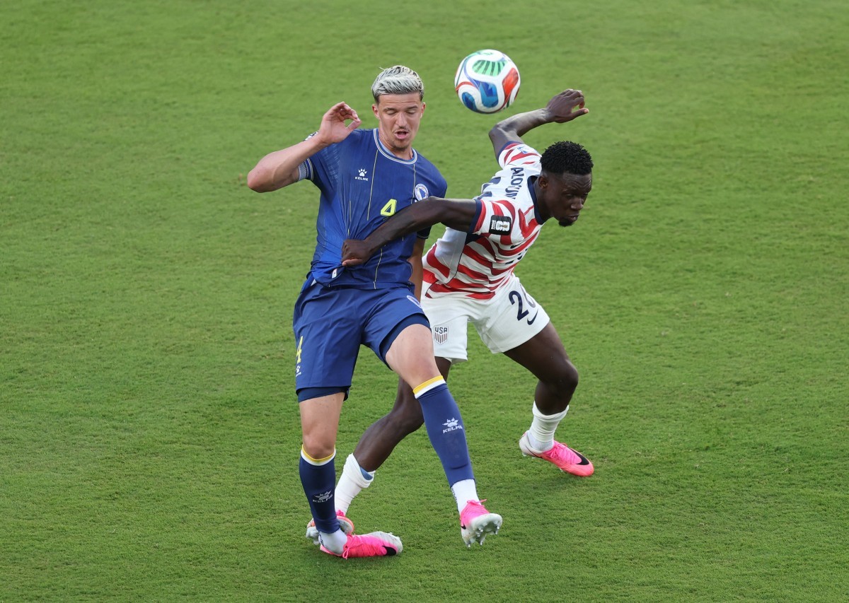 Folarin Balogun em lance de Estados Unidos x Bósnia e Herzegovina