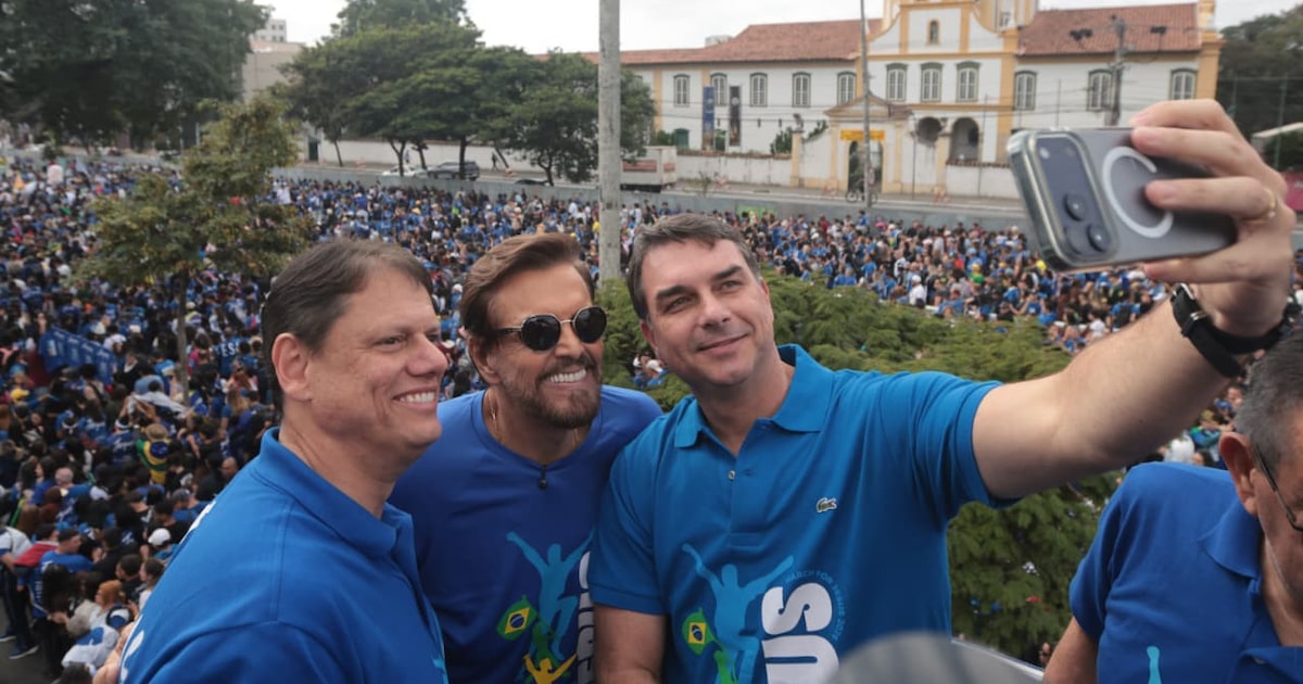 Tarcísio de Freitas, Flávio Bolsonaro e Estevam Hernandes