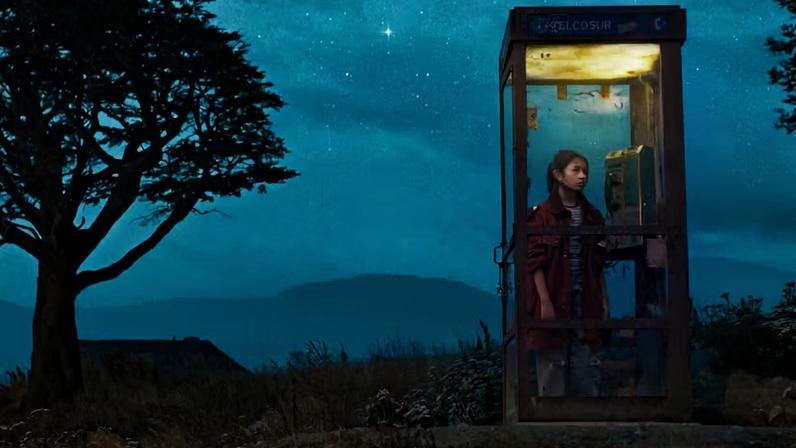 Cabine telefônica em área externa