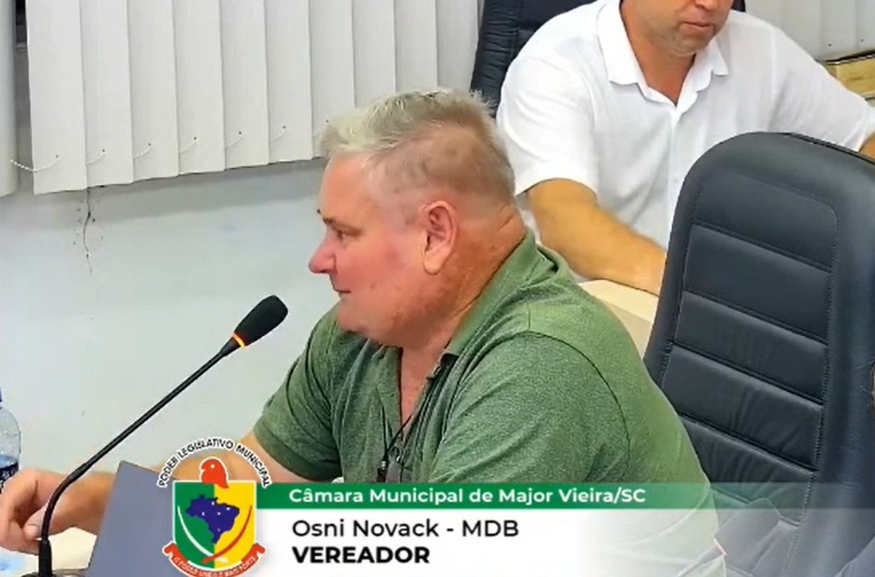 Osni Novack durante sessão da Câmara de Vereadores de Major Vieira
