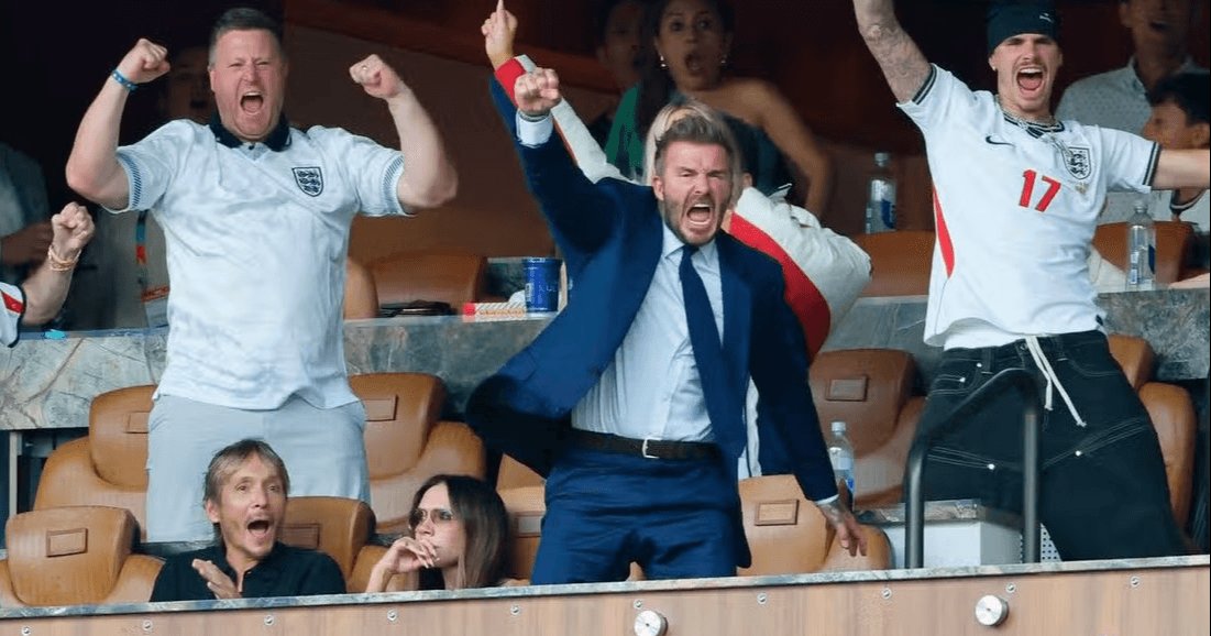 Victoria Beckham e David Beckham em estádio