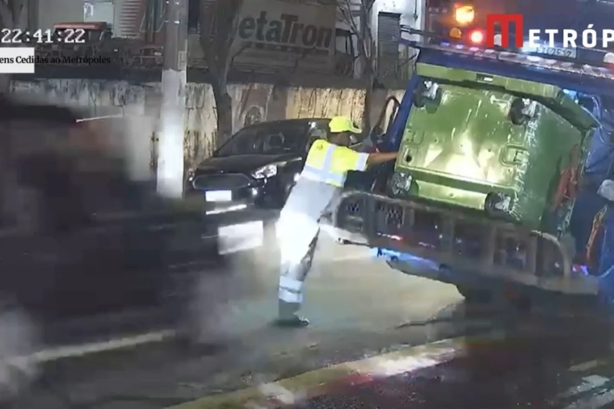 Câmera de segurança mostra caminhão de coleta na Barra Funda antes de atropelamento