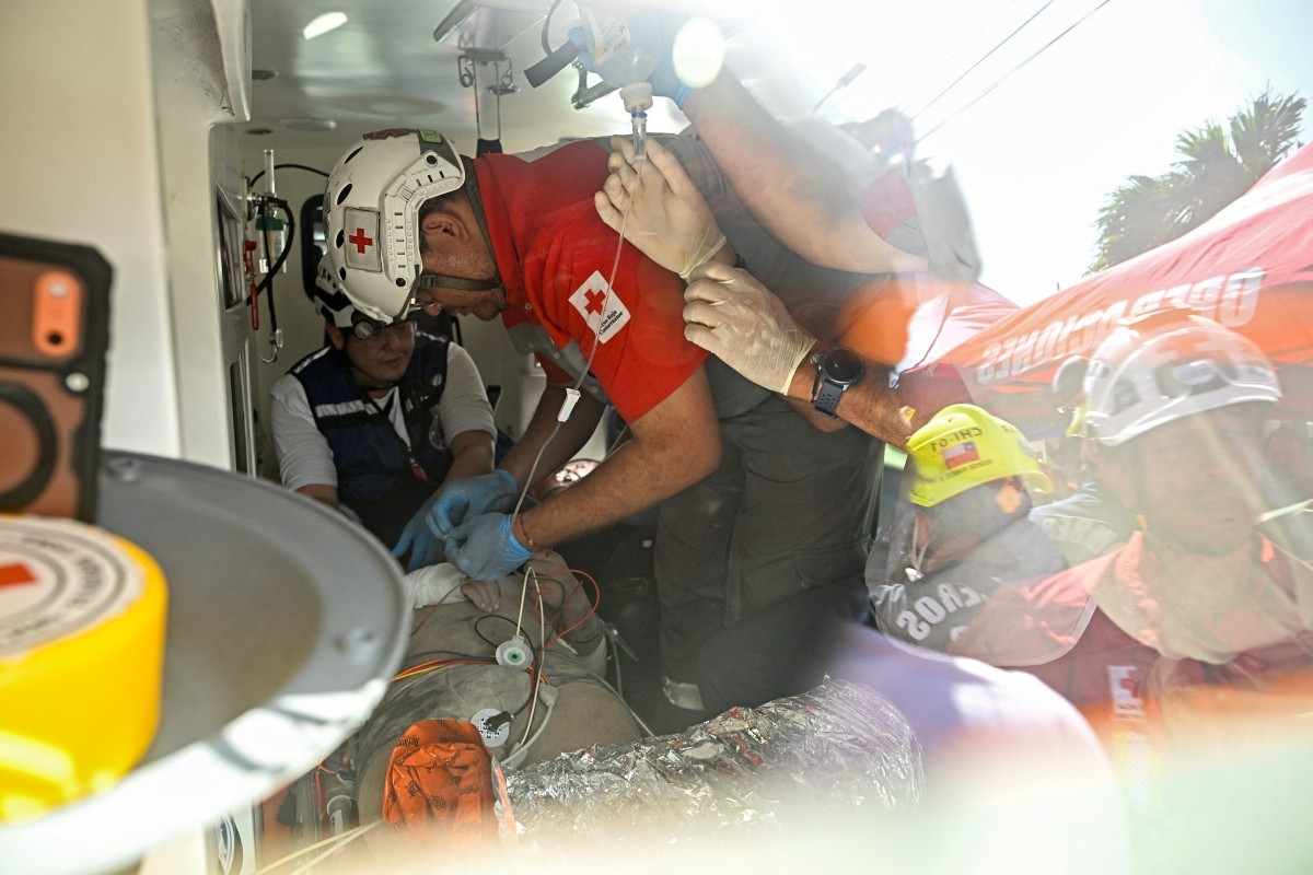 Hernán Gil resgatado em La Guaira após terremoto