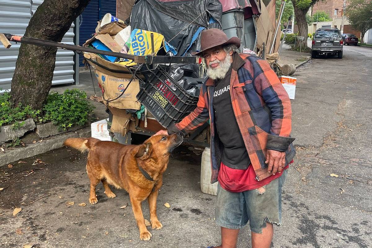Cachorro em área urbana