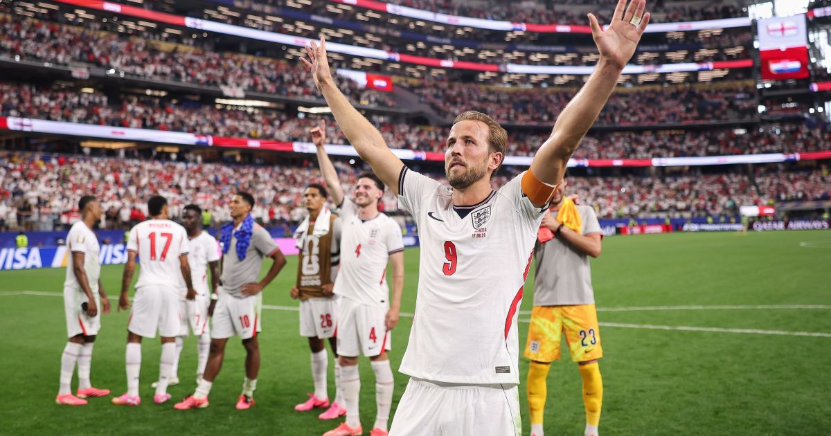 Harry Kane com a camisa da seleção da Inglaterra