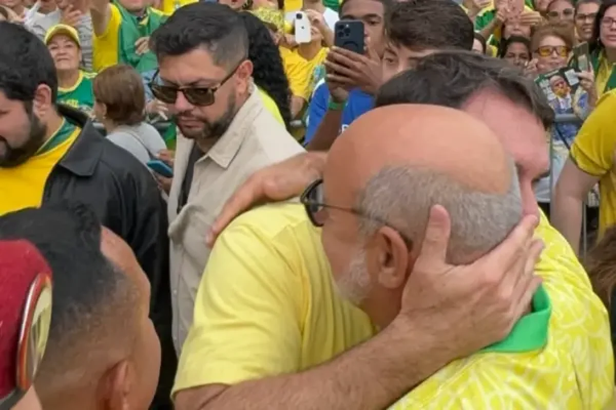 Wassef y Queiroz mantienen respaldo a la campaña presidencial de Flávio Bolsonaro