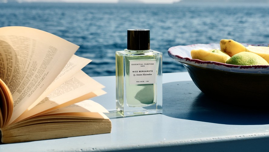 Frascos de perfumes frescos