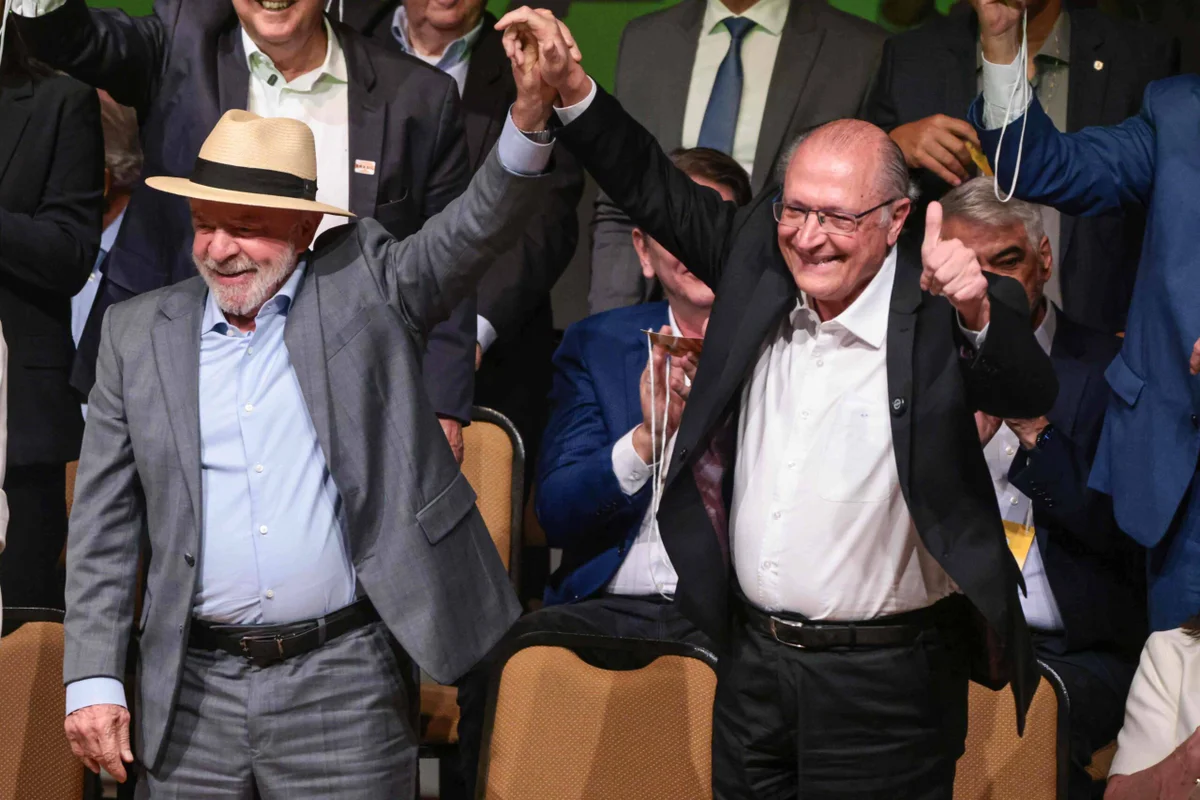 Luiz Inácio Lula da Silva e Geraldo Alckmin em convenção do PSB em Brasília