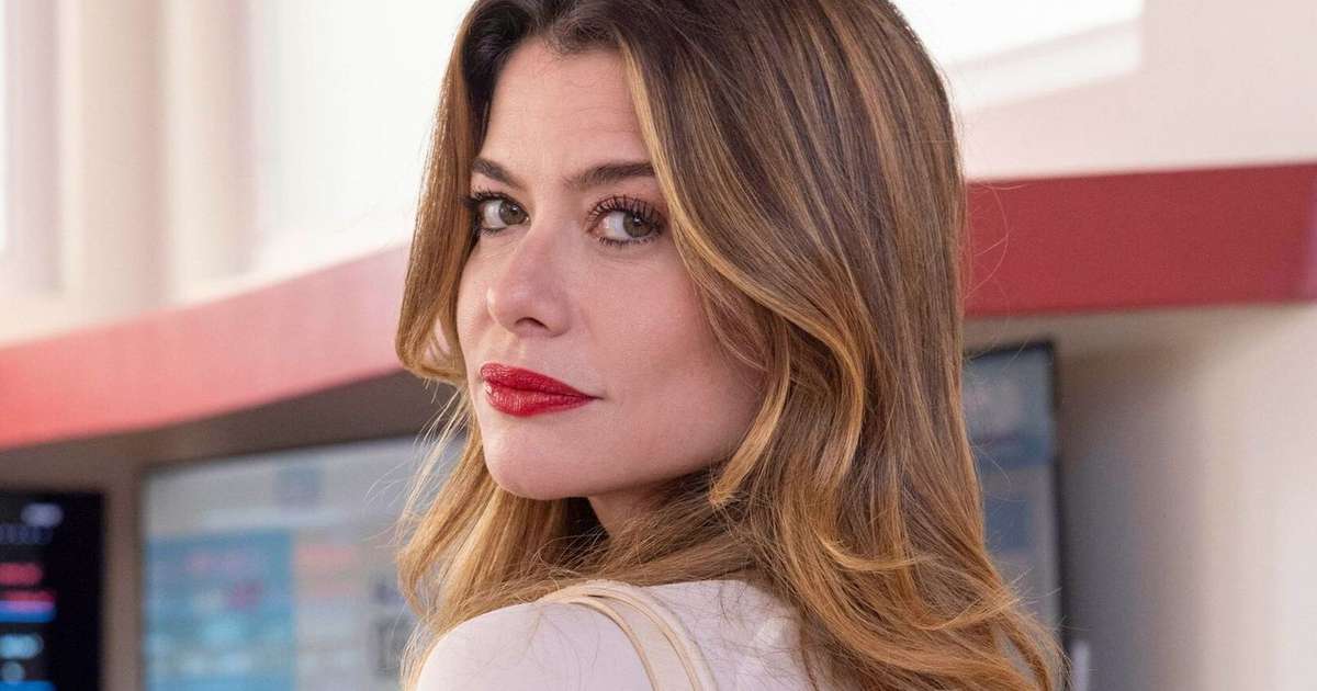 Alinne Moraes caracterizada como Vanessa na novela Por Você