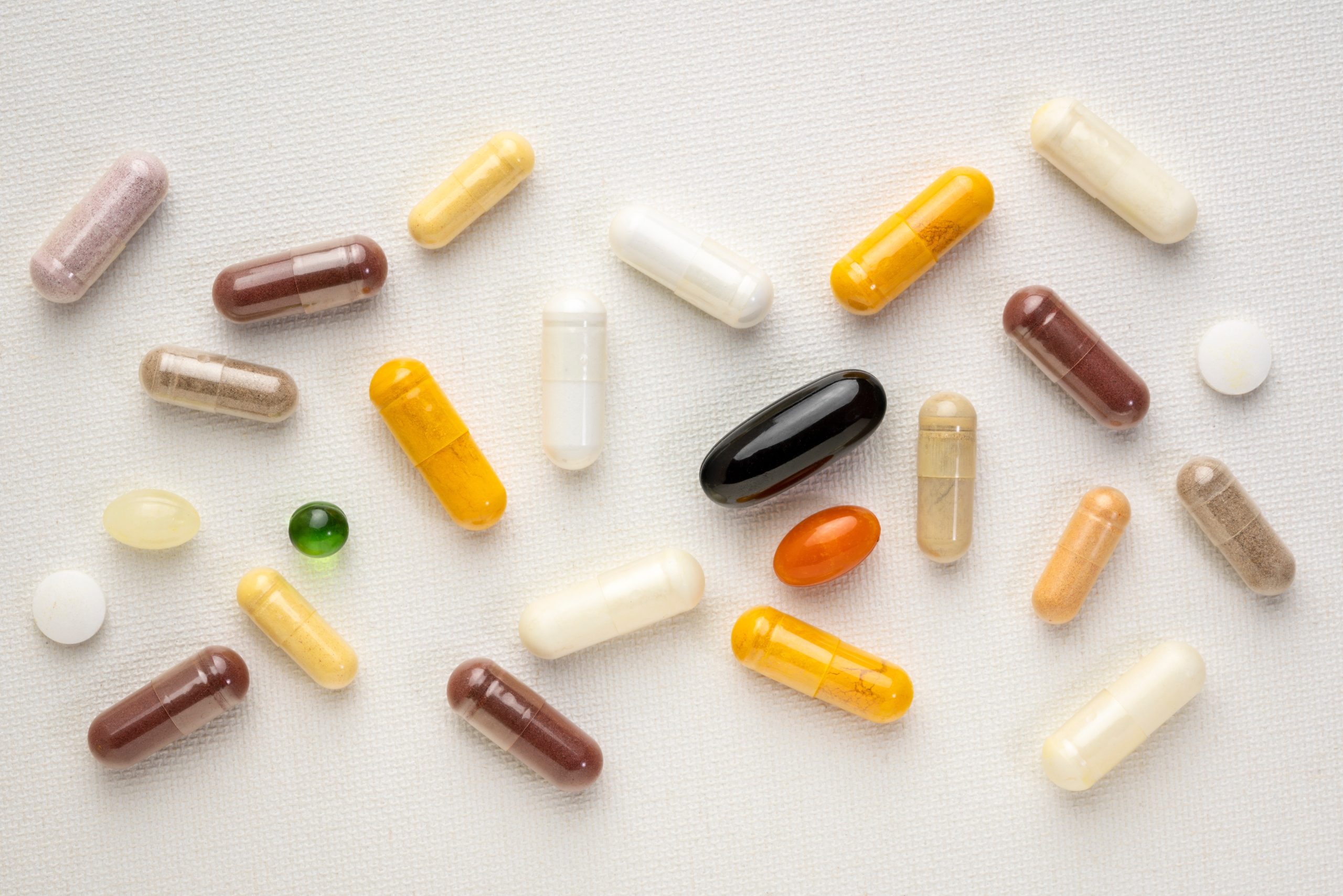 Suplementos alimentares em potes