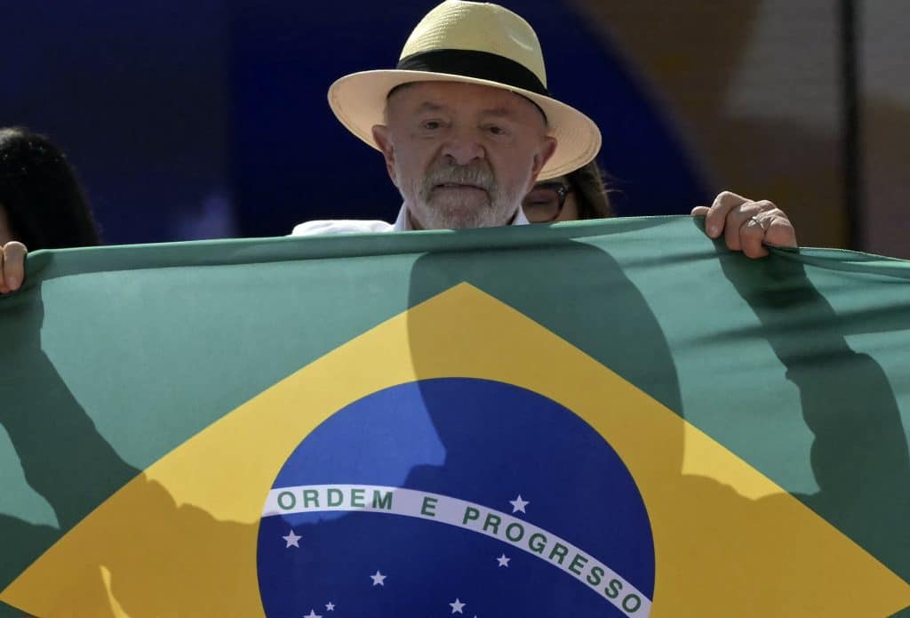 Lula durante lançamento de campanha no estádio da Vila Euclides