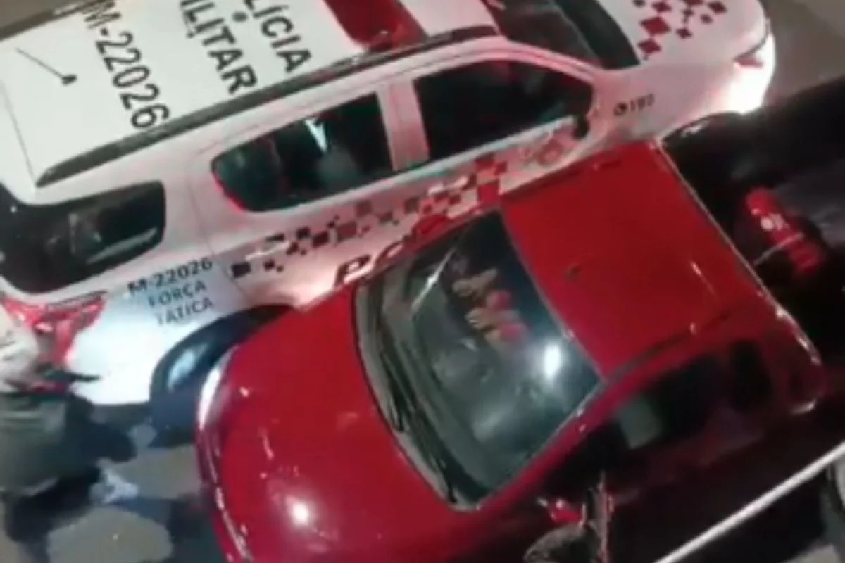 Policiais militares durante ocorrência em Cidade Ademar