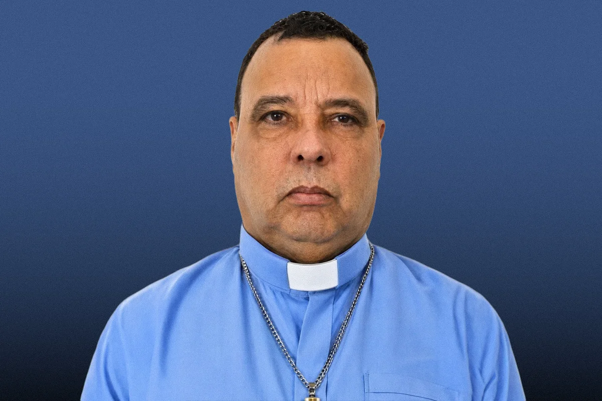 Dom Valdiley em foto de candidatura no TSE