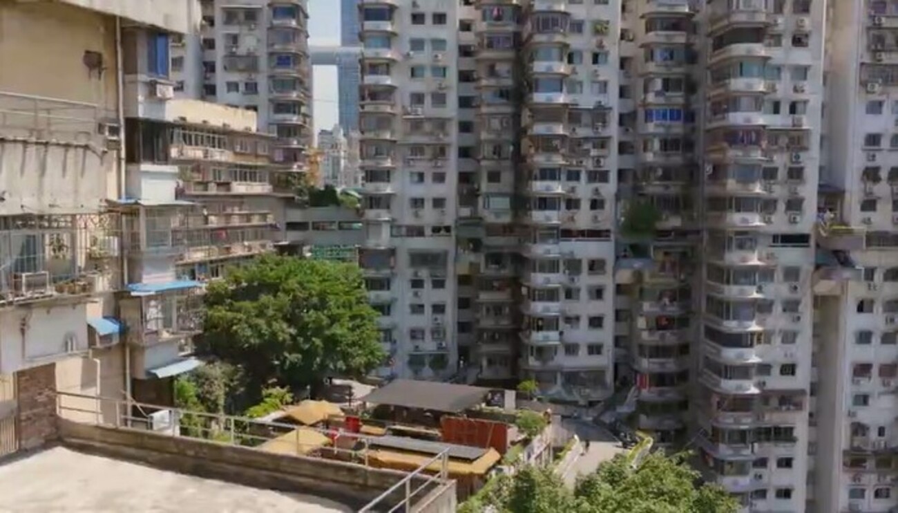 Construções em diferentes níveis na cidade chinesa de Chongqing