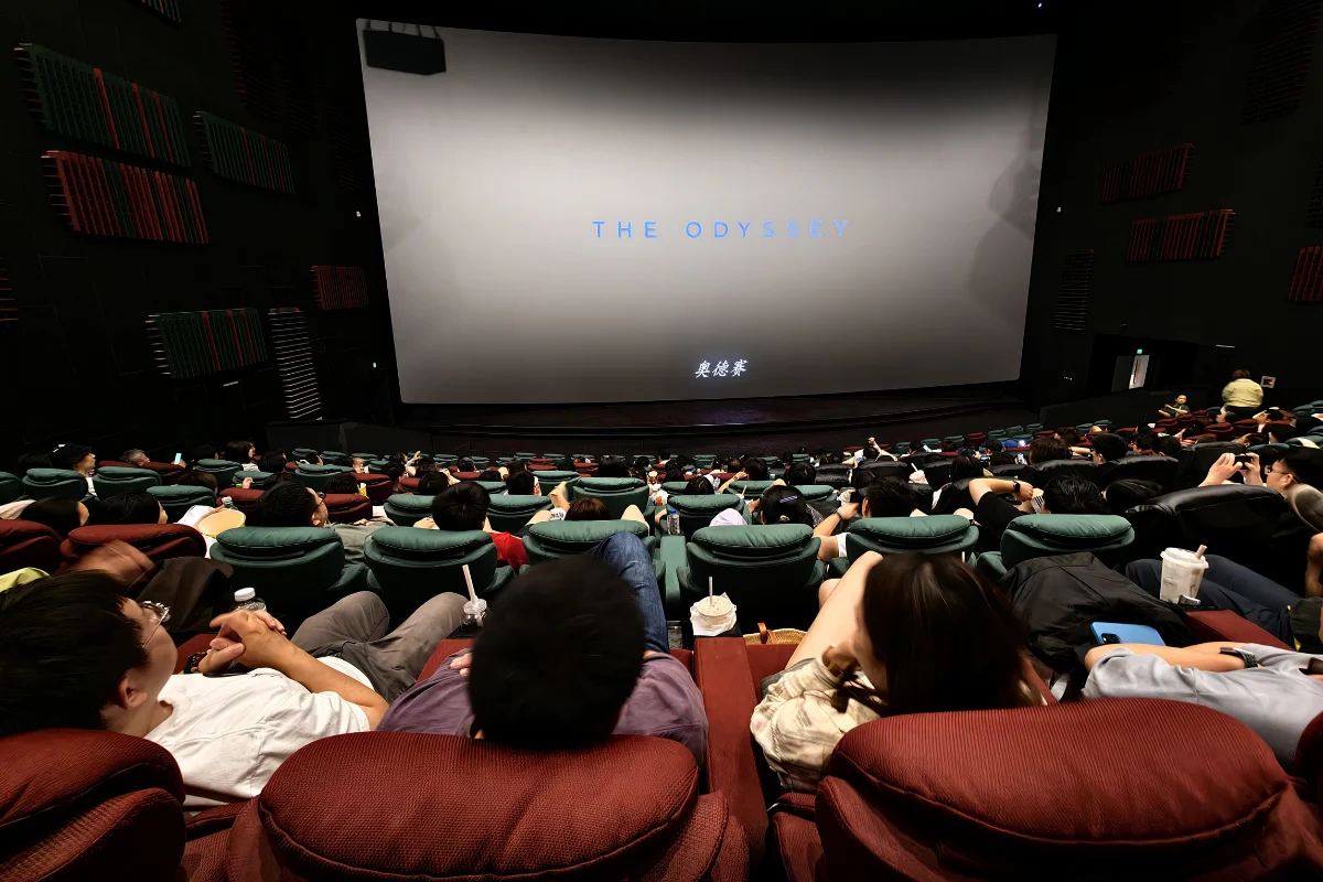 Sala de cinema com poltronas reclináveis