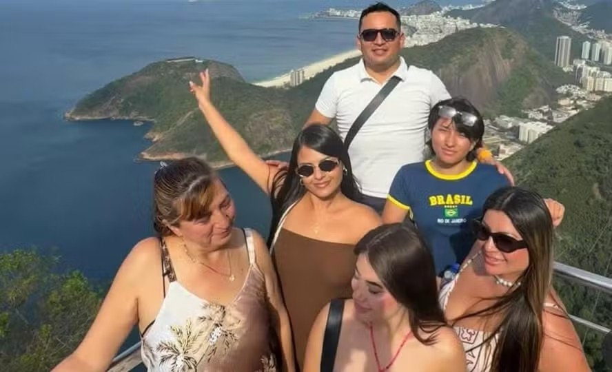 Victor Manrique com familiares durante viagem ao Rio de Janeiro