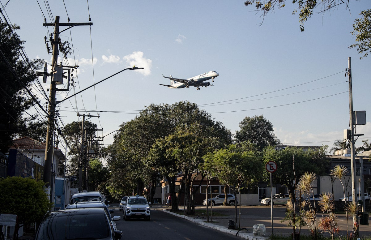 Avião durante aterrissagem no Aeroporto de Congonhas