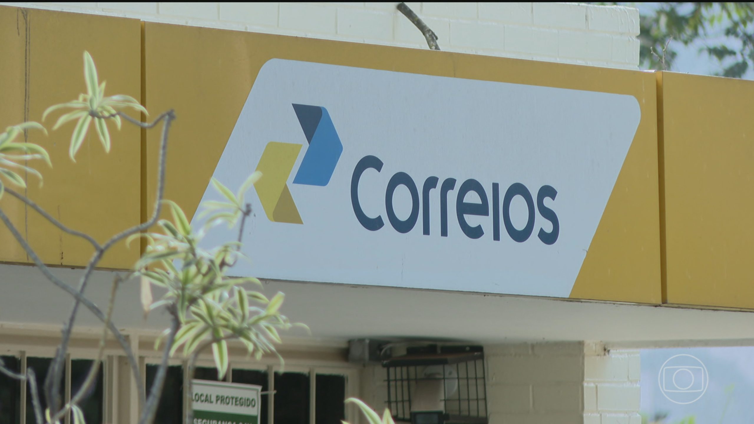 Veículo dos Correios usado para entrega de encomendas