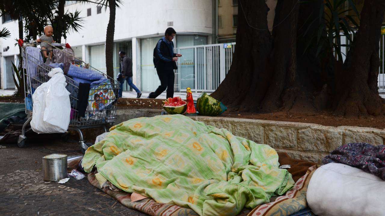 Crianças e adultos em situação de rua