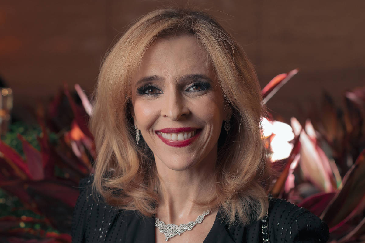 Deborah Evelyn interpreta Carmita em Quem Ama Cuida