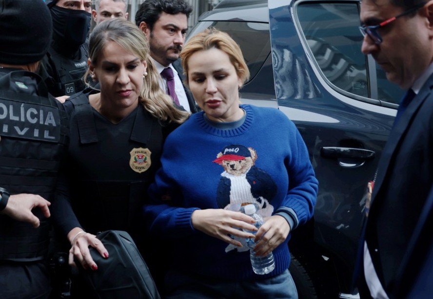 Deolane Bezerra chega à sede da Polícia Civil em São Paulo