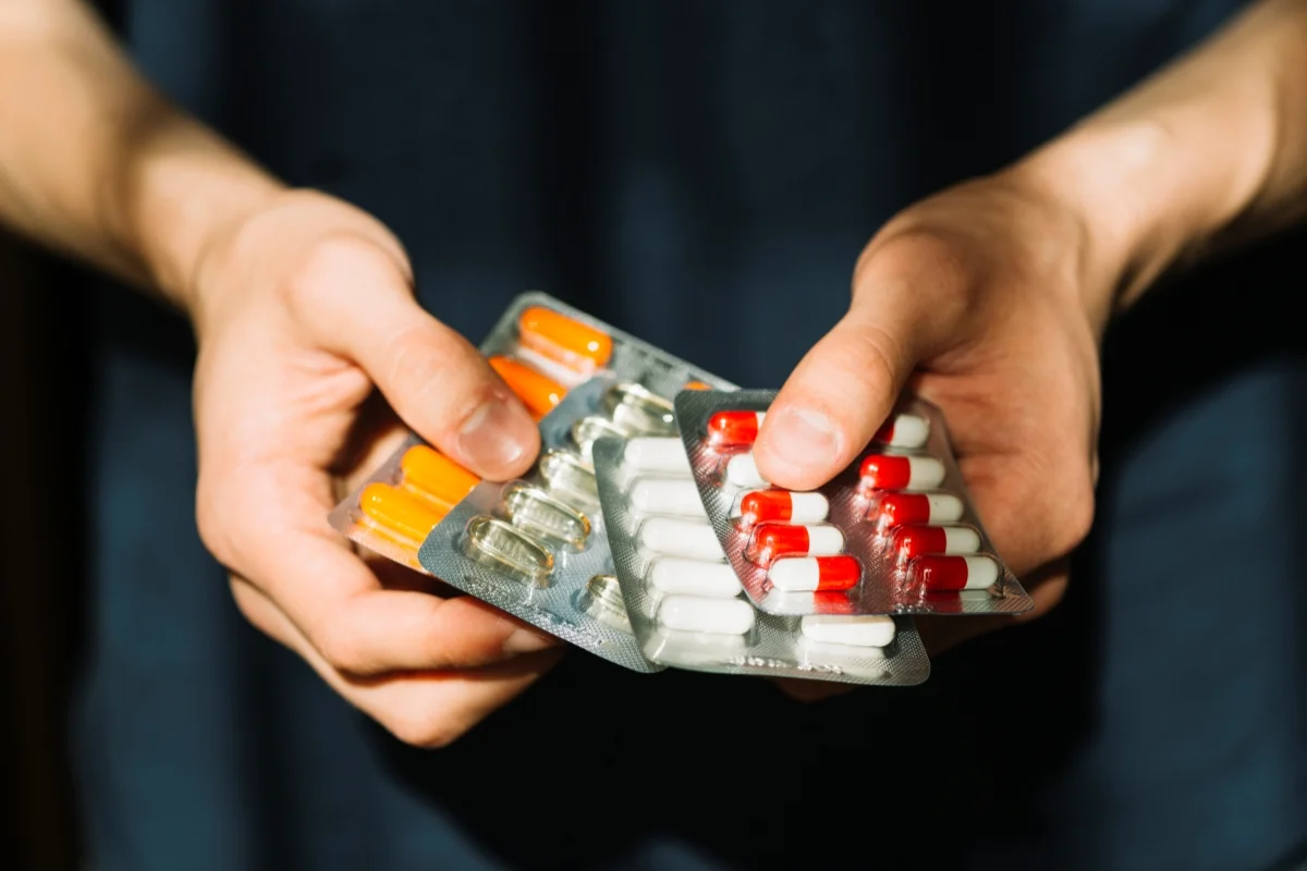 Medicamentos antibióticos em embalagens