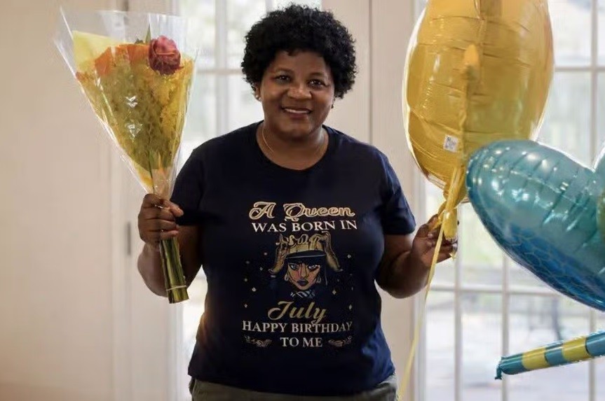 Joyce Basele com as quatro crianças de quem cuidava em Houston