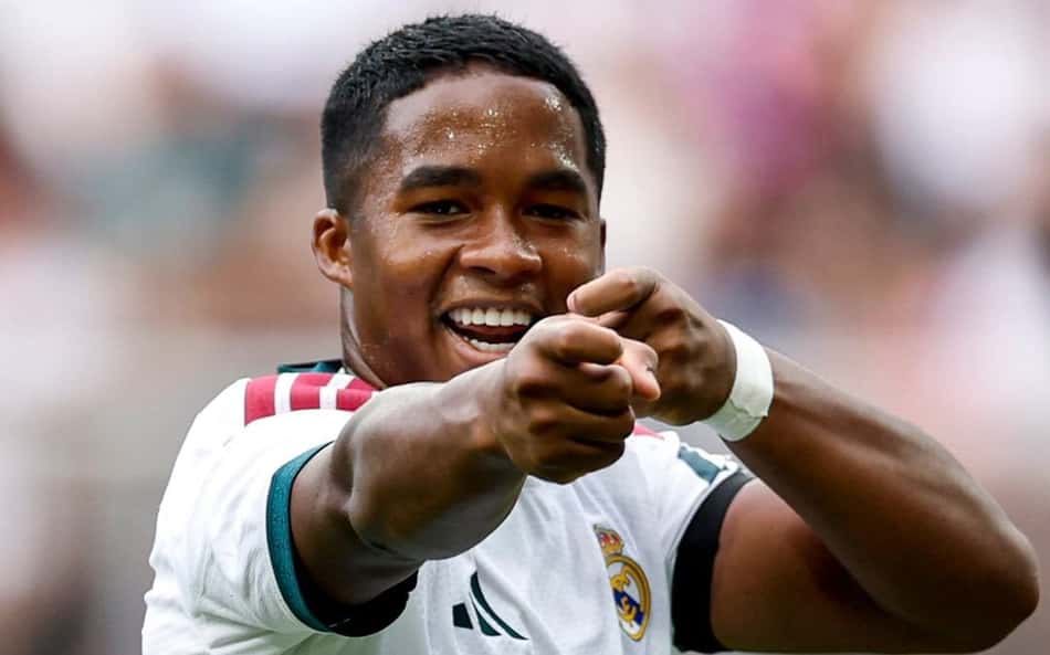 Endrick com uniforme do Real Madrid