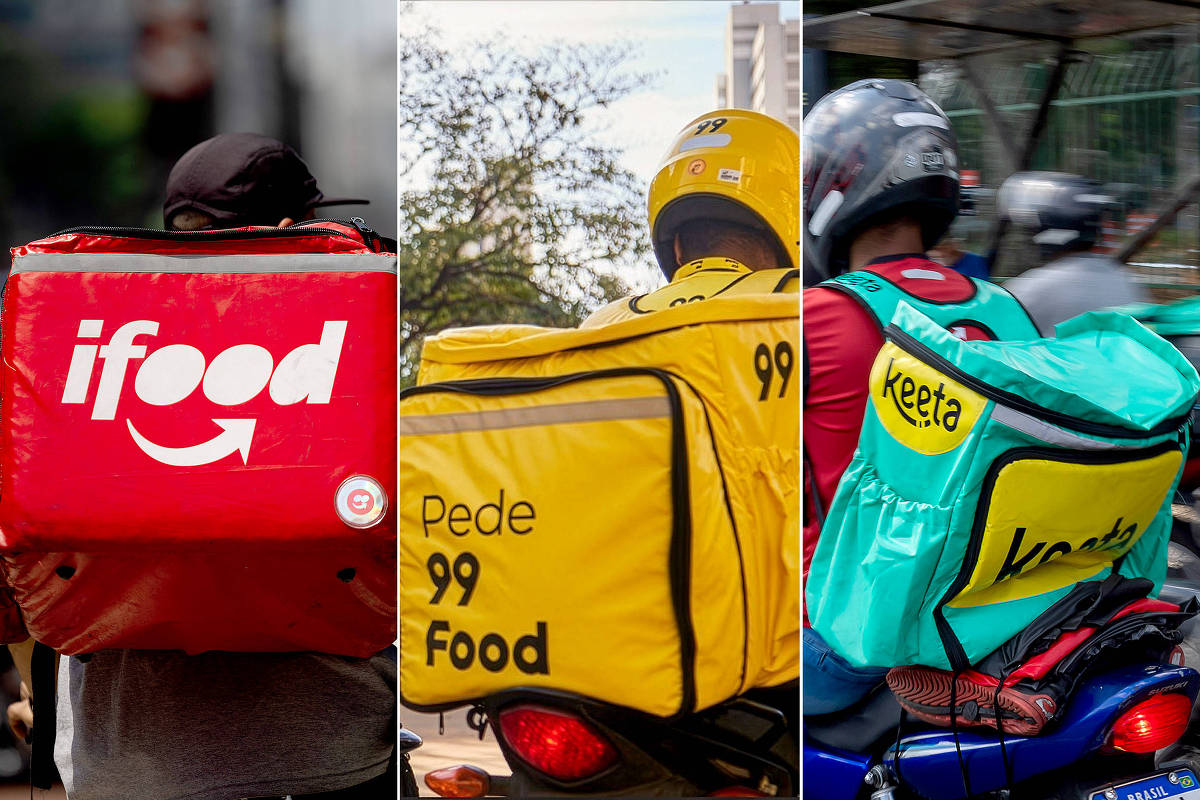 Entregadores com mochilas térmicas de iFood, 99Food e Keeta em área urbana