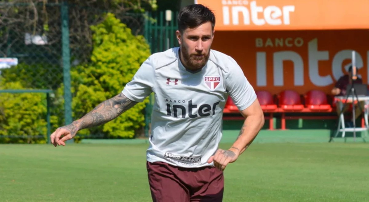 Jonatan Gómez durante partida pelo São Paulo