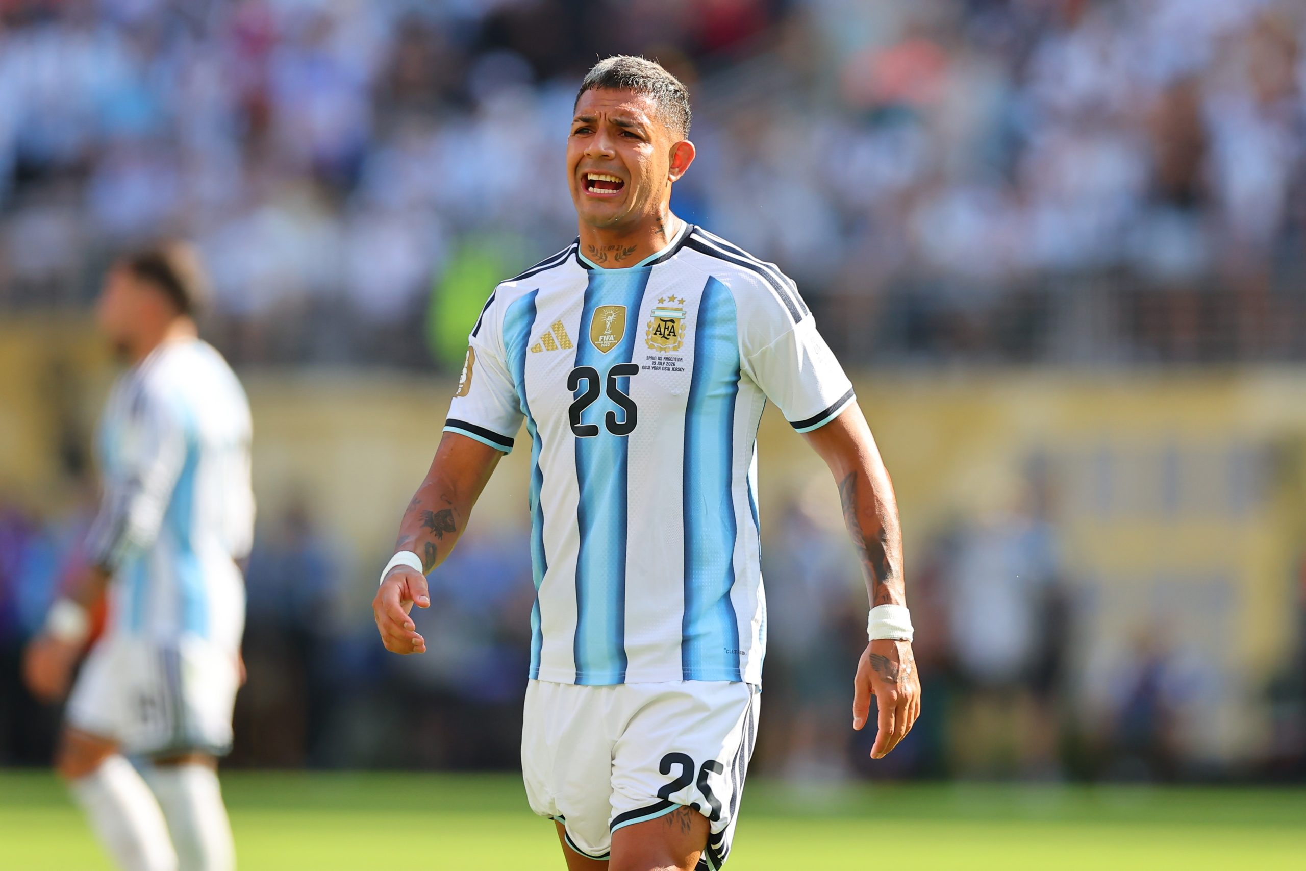 Facundo Medina em ação pela seleção argentina na Copa do Mundo de 2026