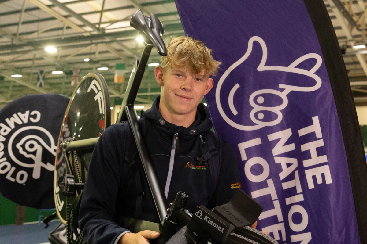 Ciclista britânico Finlay Tarling