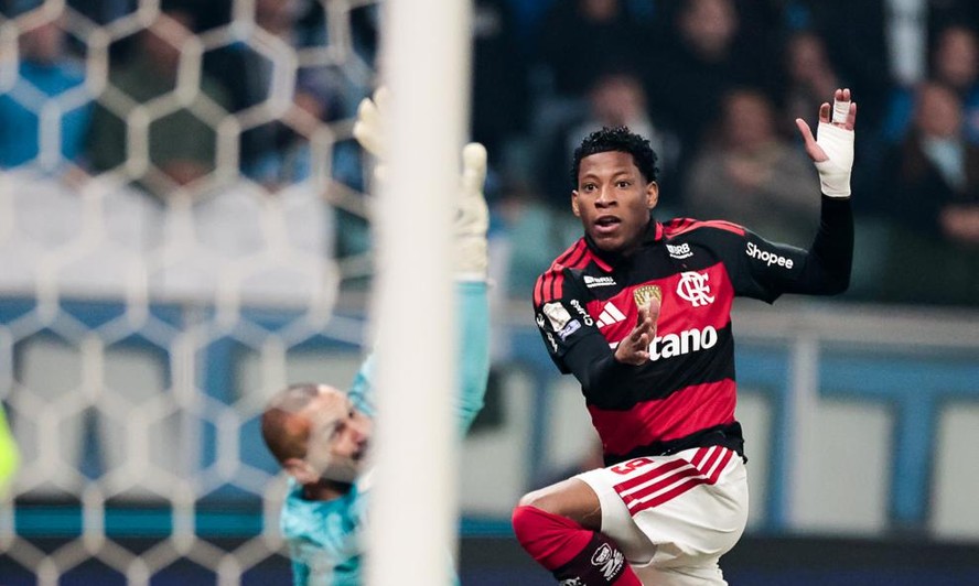 Gonzalo Plata com uniforme do Flamengo