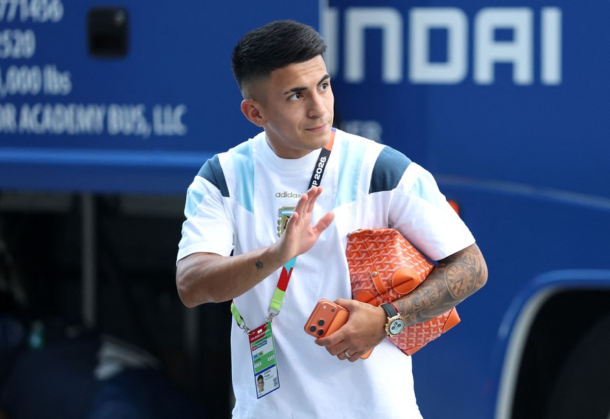 Thiago Almada pela seleção argentina