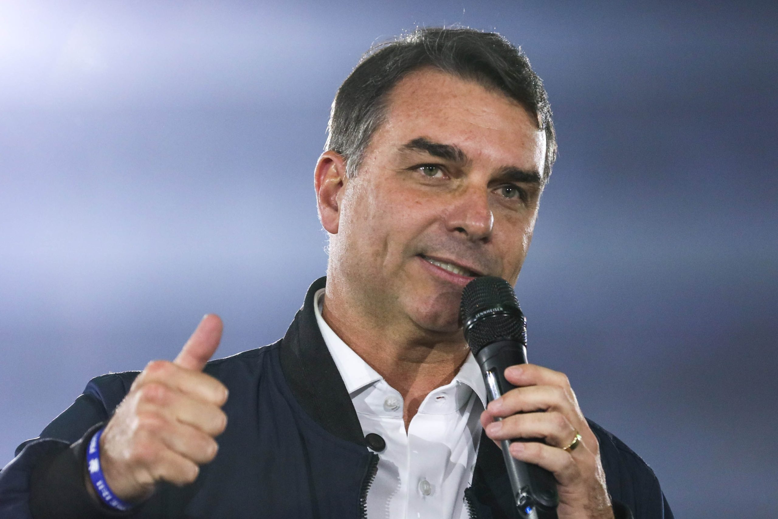 Flávio Bolsonaro durante convenção do Republicanos em São Paulo