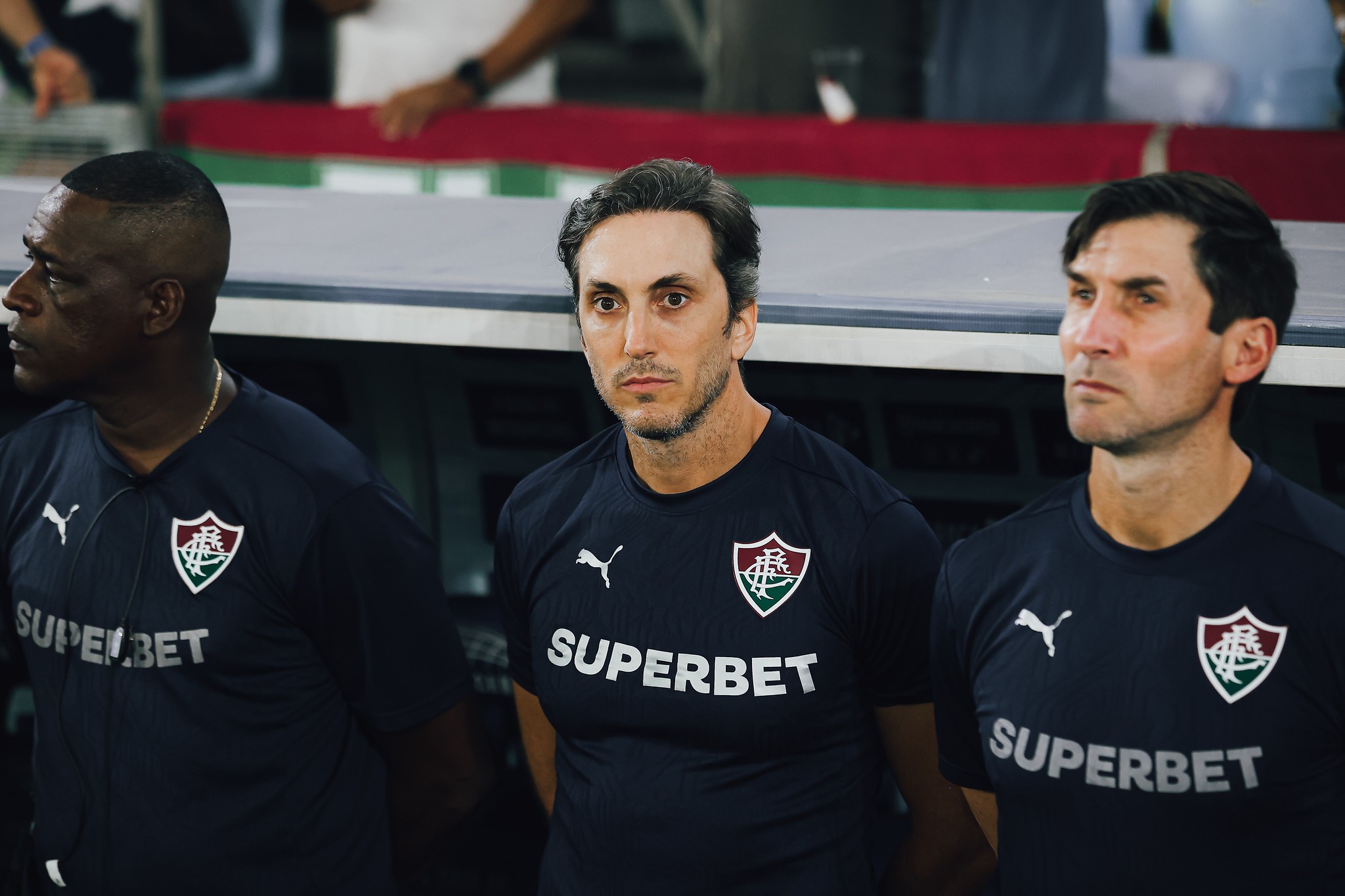 Luis Zubeldía à beira do campo em jogo do Fluminense