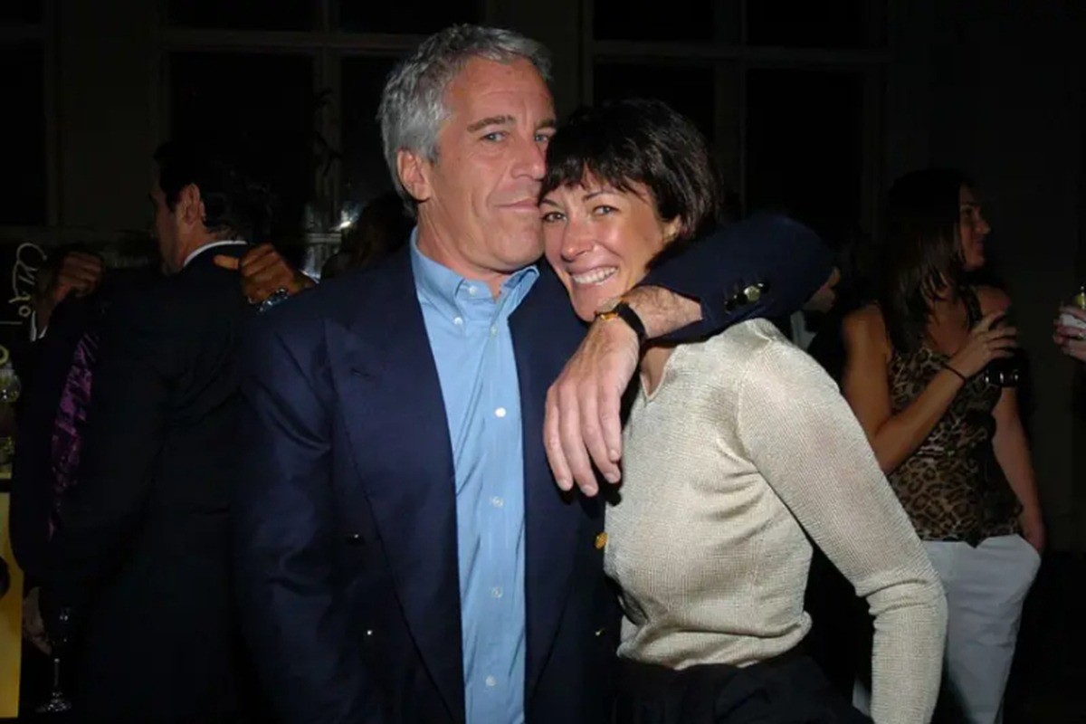 Jeffrey Epstein e Ghislaine Maxwell juntos
