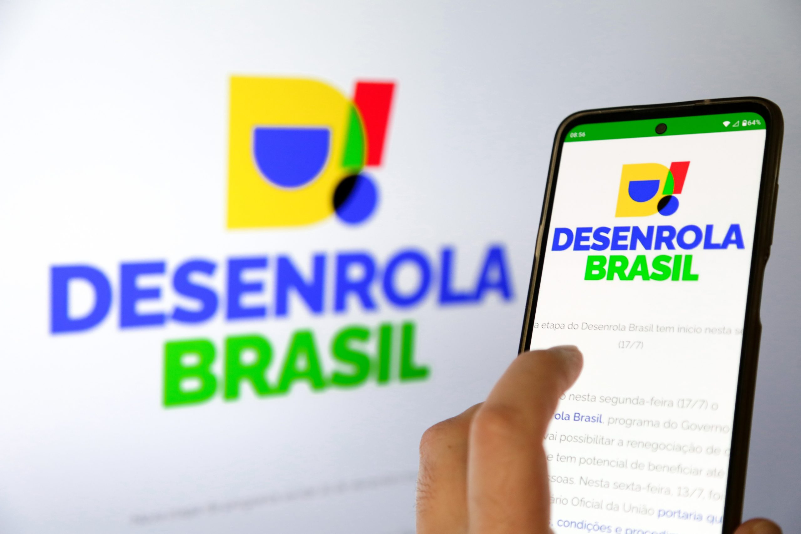 Chat de site falso do Desenrola Brasil com dados pessoais e análise de score