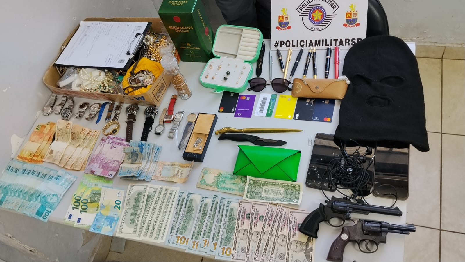 Joias, bolsas e relógios ligados a roubo em Presidente Prudente