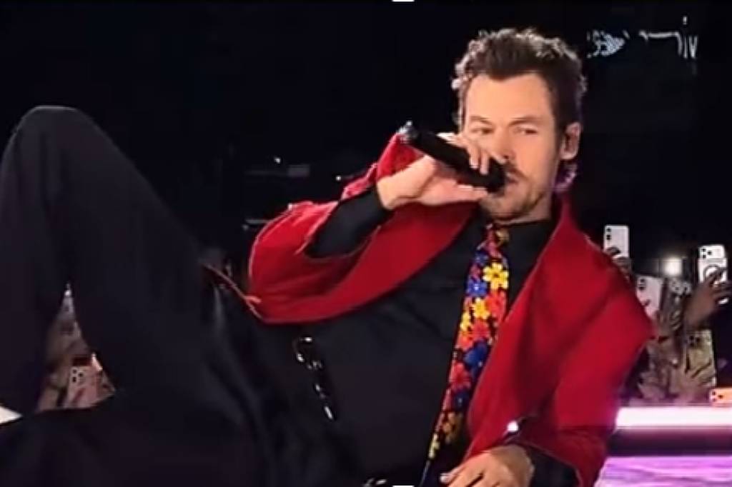 Harry Styles durante apresentação musical