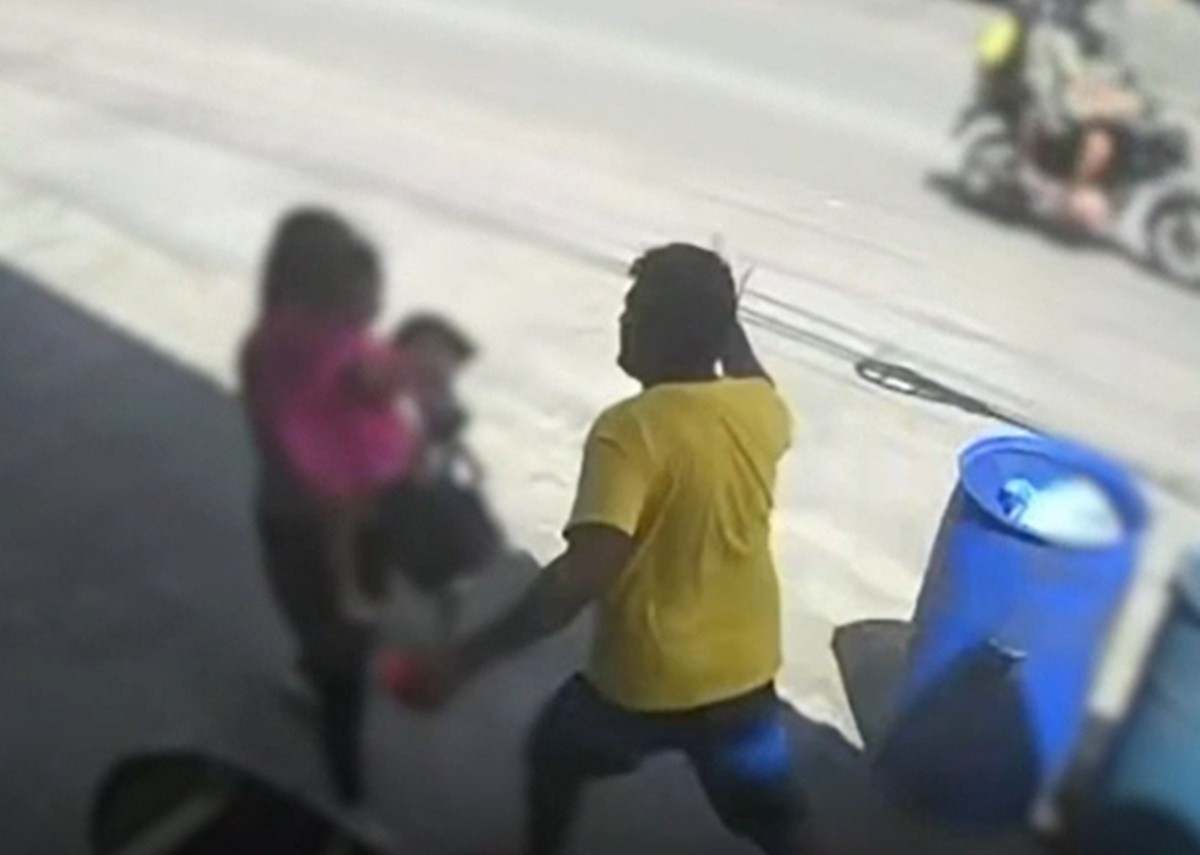 Câmera de segurança registra agressão contra mulher e criança em João Pessoa