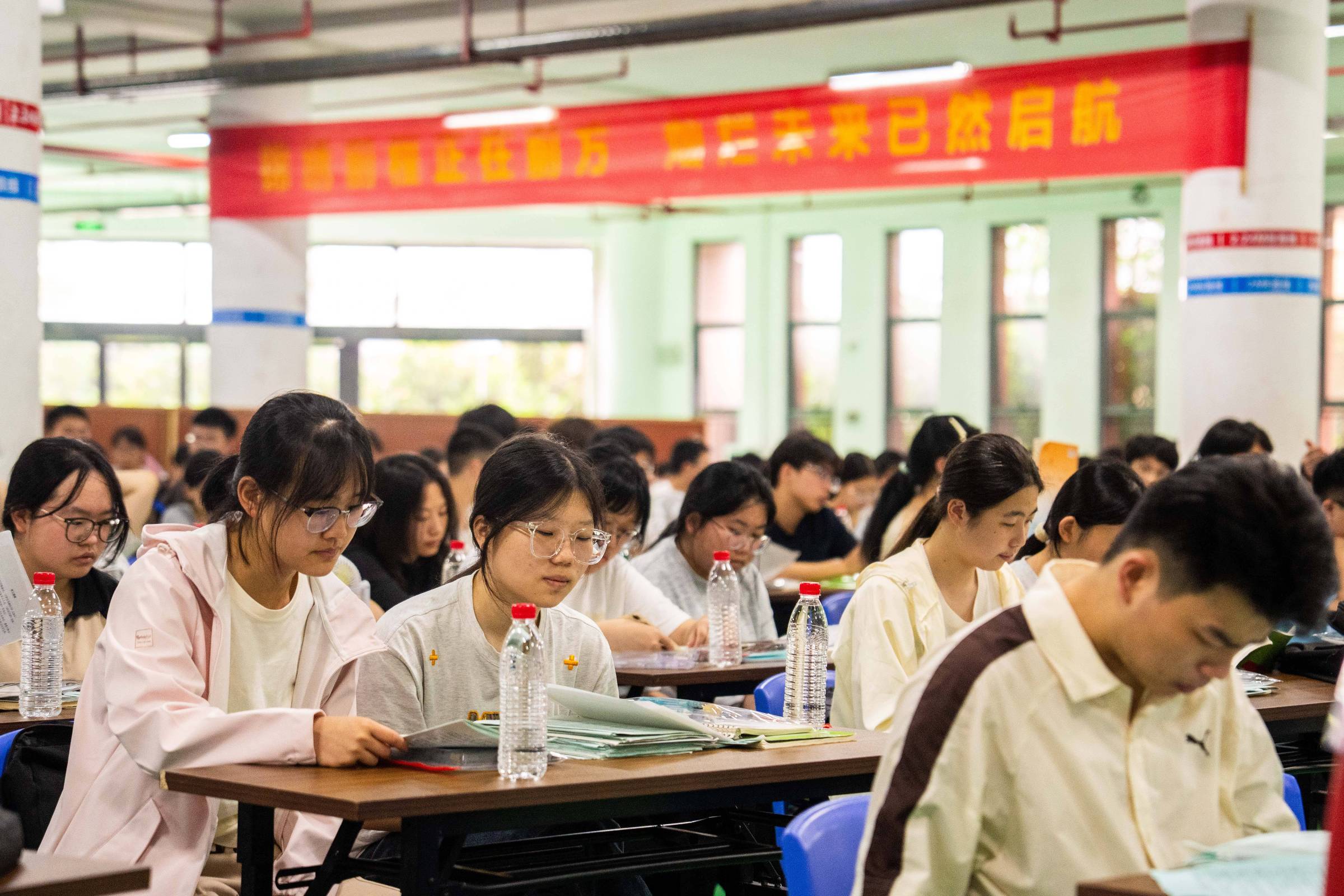 Estudantes chineses se preparam para o exame Gaokao