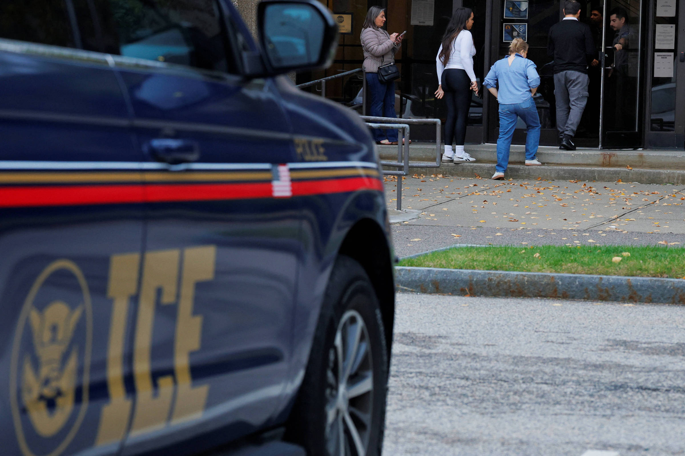 Viatura do ICE estacionada em Massachusetts