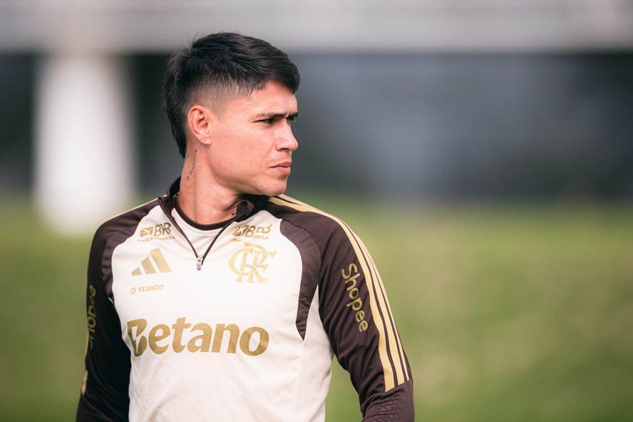 Luiz Araújo durante treino do Flamengo