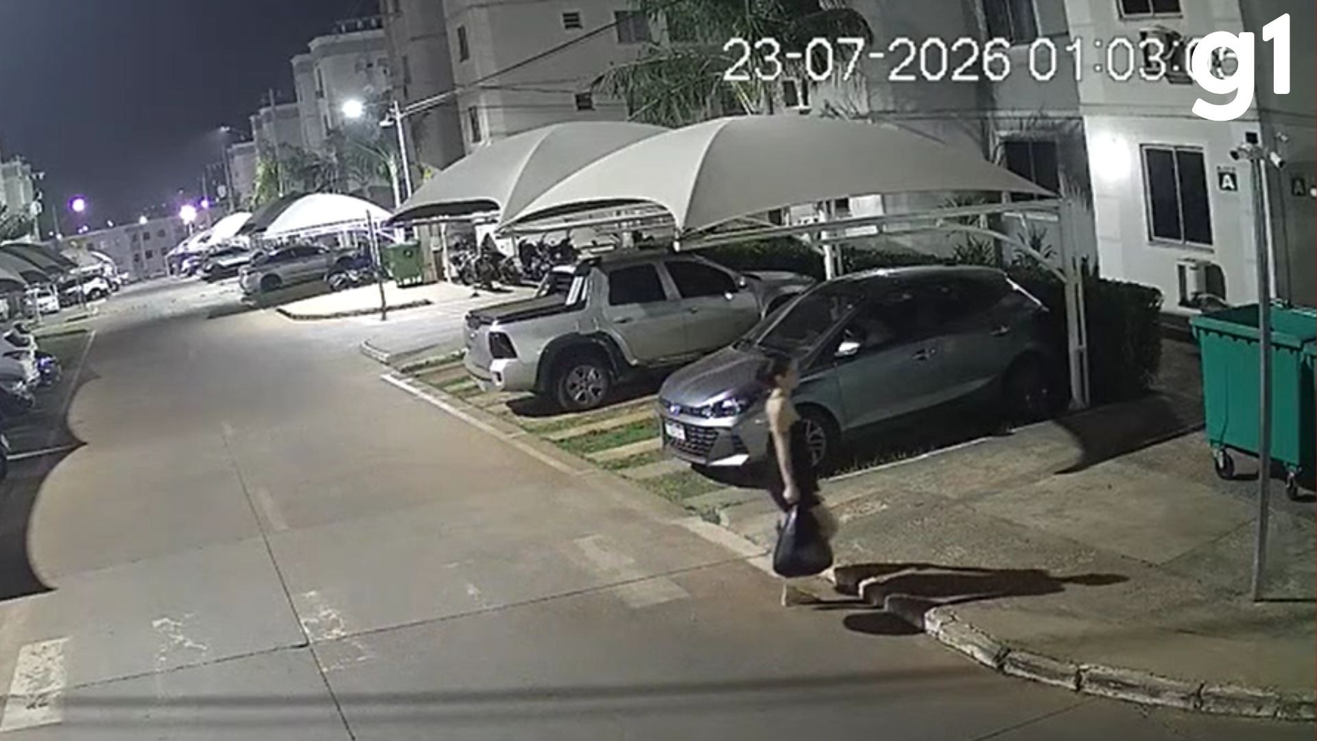 Imagem de câmera de segurança ligada ao caso da bebê encontrada em lixeira em Várzea Grande