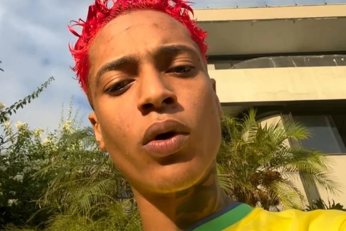 Márcia Gama Nepomuceno ao lado do filho, o rapper Oruam
