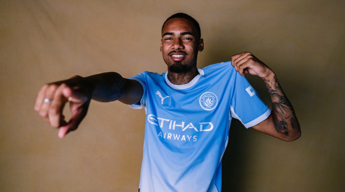 Allan com camisa do Manchester City