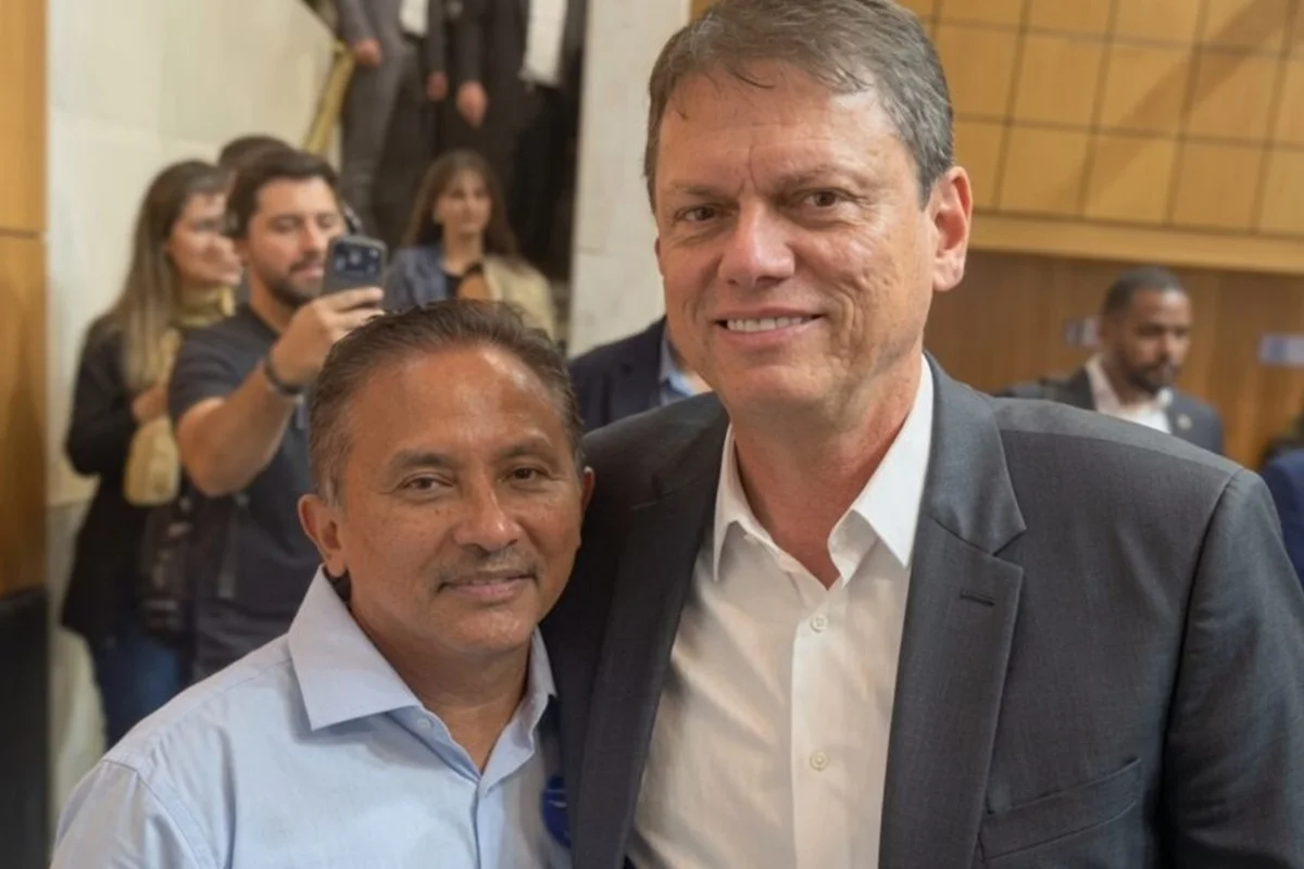 Manoel Gomes e Tarcísio de Freitas em vídeo
